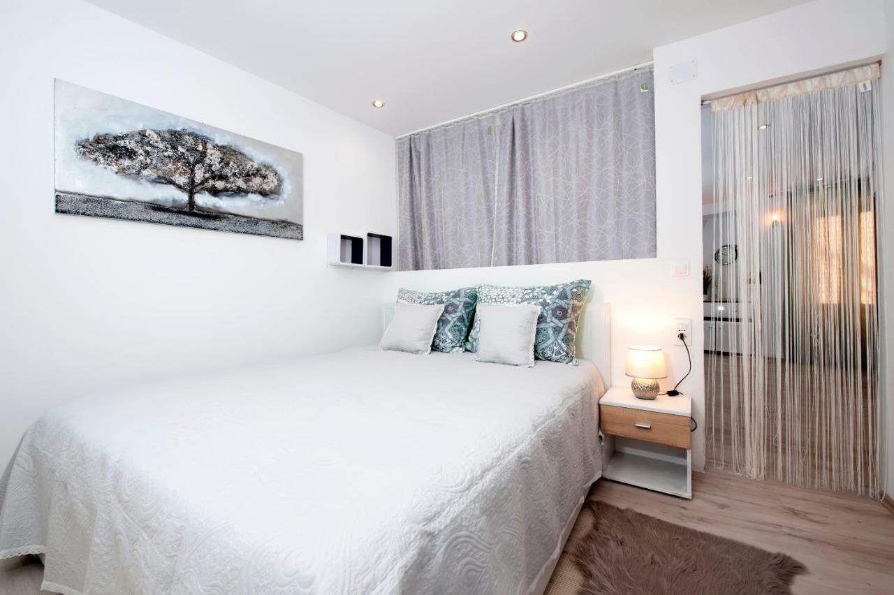 Studio Apartment Magic Ровинь Экстерьер фото